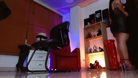 Snapshot of paola_xxt chatting on 26, 11, 2025 PAOLA online show from 26, 11, 2025