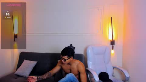 Snapshot of paradise_boy_s chatting on 23, 10, 2025 Ryan And Casper online show from 23, 10, 2025