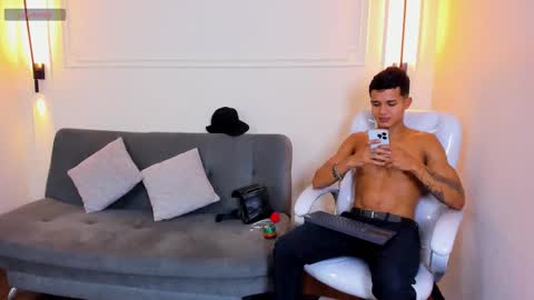 Snapshot of paradise_boy_s chatting on 20, 11, 2025 Ryan And Casper online show from 20, 11, 2025