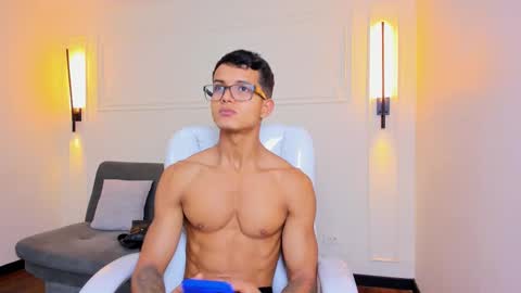 Snapshot of paradise_boy_s chatting on 22, 11, 2025 Ryan And Casper online show from 22, 11, 2025