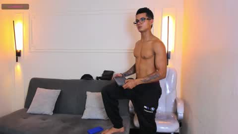 Snapshot of paradise_boy_s chatting on 26, 11, 2025 Ryan And Casper online show from 26, 11, 2025