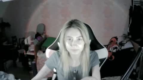 Snapshot of paradise_shade chatting on 24, 11, 2025 paradise_shade online show from 24, 11, 2025