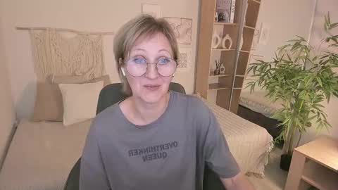 Snapshot of paris_cherry chatting on 26, 10, 2025 Paris online show from 26, 10, 2025