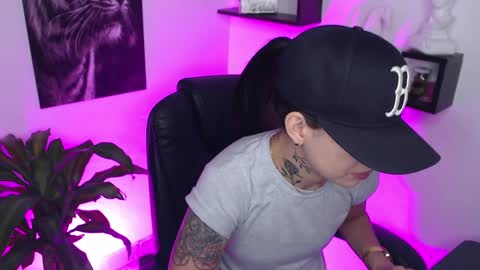 Paris D angelo online show from 27, 2, 2025