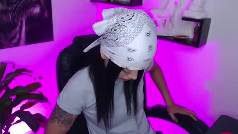 Paris D angelo online show from 2, 3, 2025