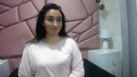 Snapshot of paris_love19 chatting on 22, 11, 2025 kitty online show from 22, 11, 2025