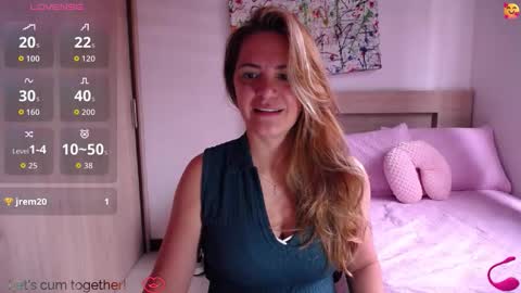 Snapshot of pariswlls chatting on 8, 9, 2025 Paris online show from 8, 9, 2025