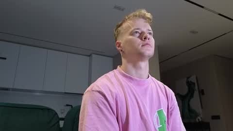 Snapshot of pashka_x chatting on 9, 9, 2025 Pashka online show from 9, 9, 2025