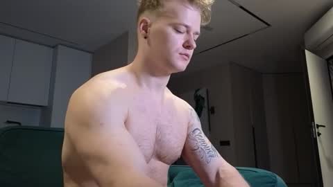 Snapshot of pashka_x chatting on 10, 9, 2025 Pashka online show from 10, 9, 2025