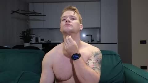 Snapshot of pashka_x chatting on 9, 10, 2025 Pashka online show from 9, 10, 2025