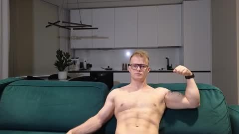 Snapshot of pashka_x chatting on 12, 10, 2025 Pashka online show from 12, 10, 2025