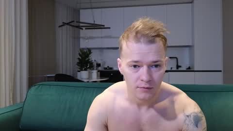 Snapshot of pashka_x chatting on 17, 11, 2025 Pashka online show from 17, 11, 2025