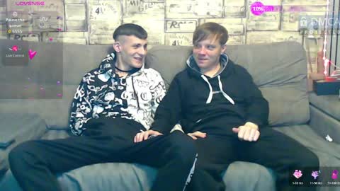 Max tall dark-haired guy with tattoos and Phil blond-haired online show from 14, 4, 2026