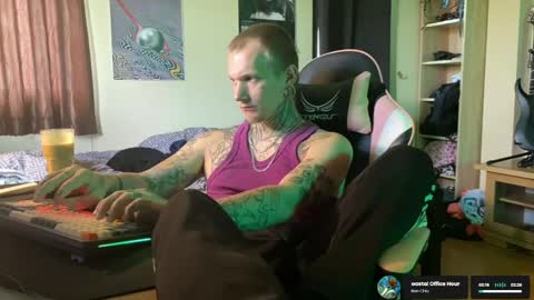 Snapshot of paul_razor chatting on 12, 4, 2026 Paul online show from 12, 4, 2026