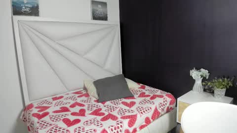 Paula online show from 12, 9, 2025
