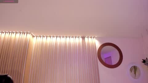 Paulina Santos  online show from 1, 10, 2025