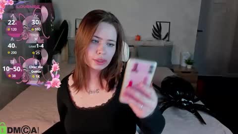 Snapshot of pauline_moore chatting on 28, 10, 2025 Erica online show from 28, 10, 2025