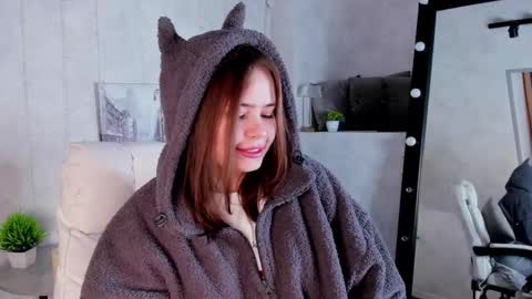 Snapshot of pauline_moore chatting on 22, 11, 2025 Erica online show from 22, 11, 2025