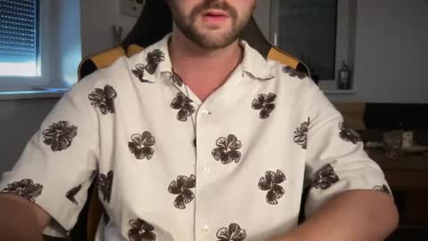 Snapshot of paulsimpsn chatting on 10, 7, 2026 love bush online show from 10, 7, 2026