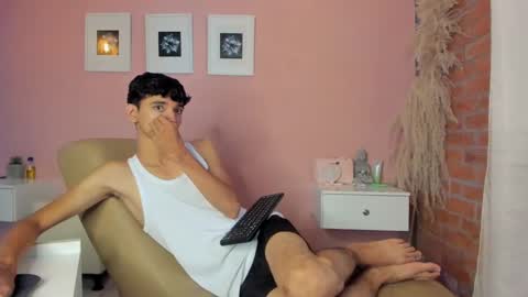 Snapshot of peach_tyron chatting on 28, 12, 2024 peach tyron online show from 28, 12, 2024