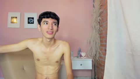 Snapshot of peach_tyron chatting on 6, 1, 2025 peach tyron online show from 6, 1, 2025