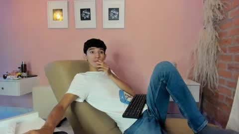 Snapshot of peach_tyron chatting on 10, 1, 2025 peach tyron online show from 10, 1, 2025