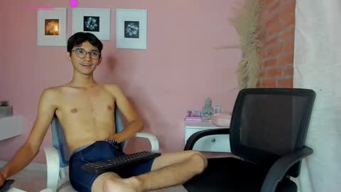 Snapshot of peach_tyron chatting on 3, 3, 2025 peach tyron online show from 3, 3, 2025