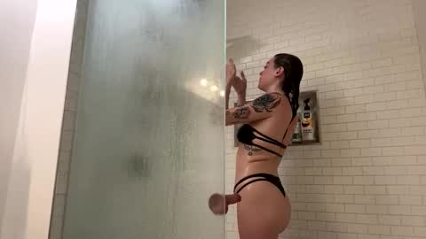 Snapshot of peachesncreampiezz chatting on 5, 5, 2026 peachesncreampiezz online show from 5, 5, 2026