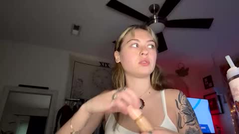 Snapshot of peachesncreampiezz chatting on 14, 5, 2026 peachesncreampiezz online show from 14, 5, 2026