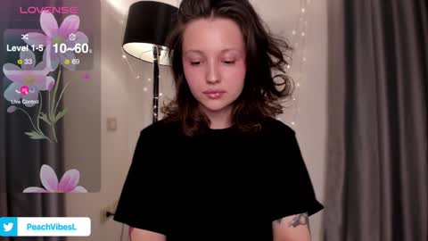 Snapshot of peachvibes chatting on 23, 12, 2024 Lili online show from 23, 12, 2024