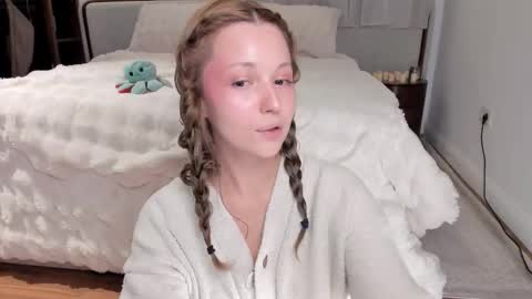 Snapshot of peachvibes chatting on 1, 12, 2025 Lili online show from 1, 12, 2025