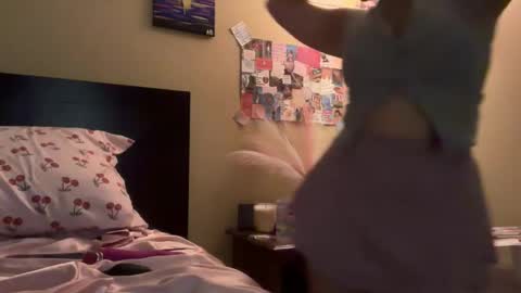 peachyplease online show from 7, 3, 2026