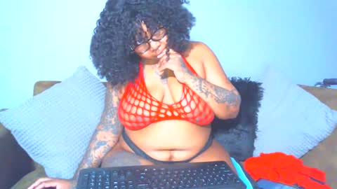Snapshot of pearlblu38 chatting on 2, 2, 2025 Pearl online show from 2, 2, 2025