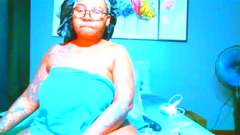 Snapshot of pearlblu38 chatting on 8, 3, 2025 Pearl online show from 8, 3, 2025
