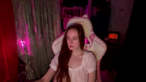 Snapshot of pearlprincess_ chatting on 12, 11, 2025 Adelina online show from 12, 11, 2025