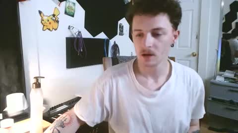 Snapshot of pebblesindogs chatting on 10, 11, 2025 lil soss online show from 10, 11, 2025