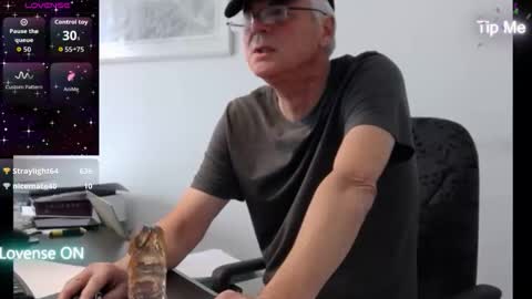 Snapshot of perdill chatting on 25, 11, 2025 Mr Pondaro online show from 25, 11, 2025