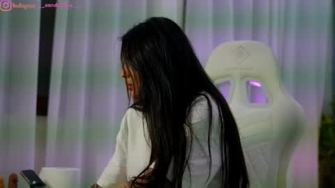 Dee online show from 6, 4, 2026