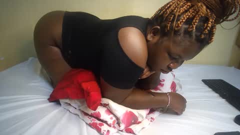 Snapshot of perpetual_doll chatting on 12, 3, 2025 perpetual_doll online show from 12, 3, 2025