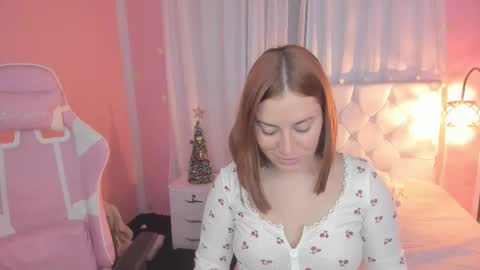 Snapshot of persefone_saira chatting on 5, 12, 2025 Marie online show from 5, 12, 2025