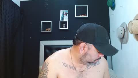 Snapshot of perverseveteranmanxxx chatting on 29, 1, 2025 Carlos online show from 29, 1, 2025