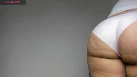 Snapshot of pervertt_mommy chatting on 28, 10, 2025 Alexandra online show from 28, 10, 2025