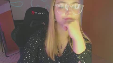 petalkiss online show from 19, 9, 2025