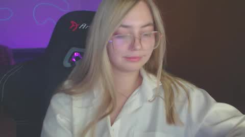 petalkiss online show from 8, 10, 2025