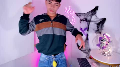 Snapshot of peter_chase chatting on 22, 10, 2025 Peter online show from 22, 10, 2025