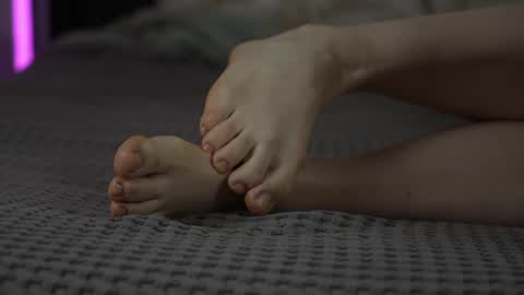 petite_cathrine online show from 6, 4, 2026