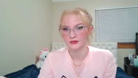 Snapshot of petite_cupcake chatting on 25, 2, 2025 Little cupcake online show from 25, 2, 2025