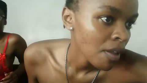 Snapshot of petite_jenn_ chatting on 24, 4, 2026 mimi online show from 24, 4, 2026