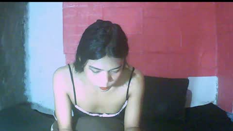 Snapshot of petite_jzee chatting on 4, 1, 2025 jzee online show from 4, 1, 2025