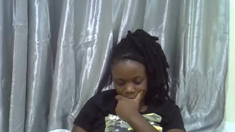 petite_melan online show from 29, 10, 2025